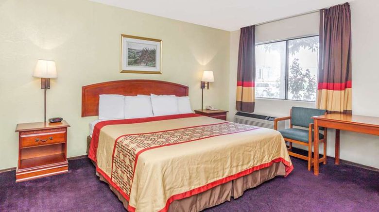 <b>Super 8 Bakersfield/Central Room</b>. Images powered by <a href="https://iceportal.shijigroup.com/" title="IcePortal" target="_blank">IcePortal</a>.
