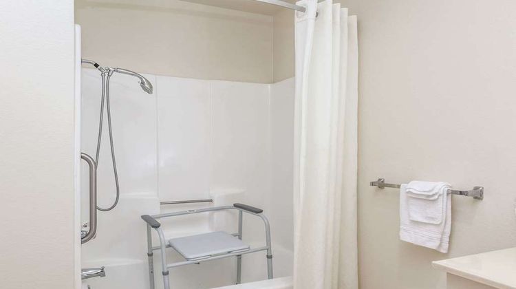 Super 8 Bakersfield/Central Room