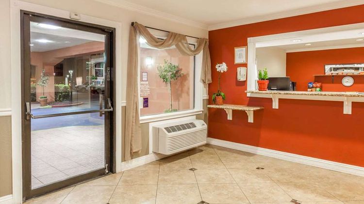 Super 8 Bakersfield/Central Lobby
