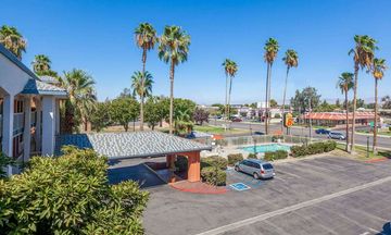 Super 8 Bakersfield/Central