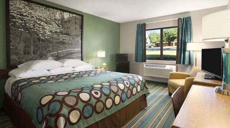 <b>Super 8 by Wyndham Batesville Room</b>. Images powered by <a href="https://iceportal.shijigroup.com/" title="IcePortal" target="_blank">IcePortal</a>.