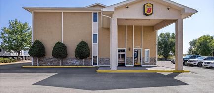 Super 8 Cos/Hwy. 24 E/PAFB Area Exterior