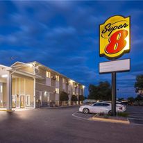Super 8 Cos/Hwy. 24 E/PAFB Area