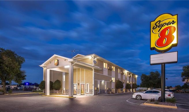 Super 8 Cos/Hwy. 24 E/PAFB Area Exterior