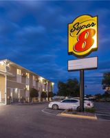 Super 8 Cos/Hwy. 24 E/PAFB Area