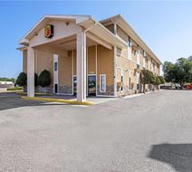 Super 8 Cos/Hwy. 24 E/PAFB Area Exterior