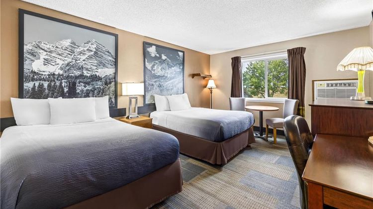 Super 8 Cos/Hwy. 24 E/PAFB Area Room
