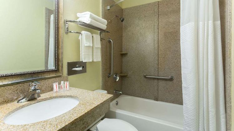 Super 8 Brunswick/St Simons Island Area Room