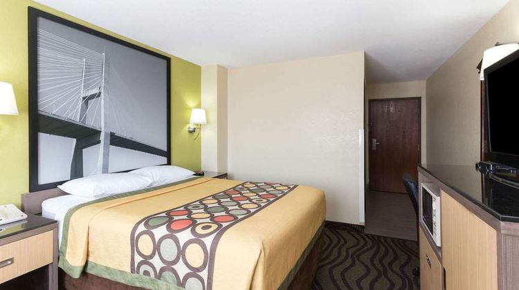 Super 8 Brunswick/St Simons Island Area Room