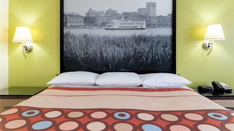 Super 8 Brunswick/St Simons Island Area Room