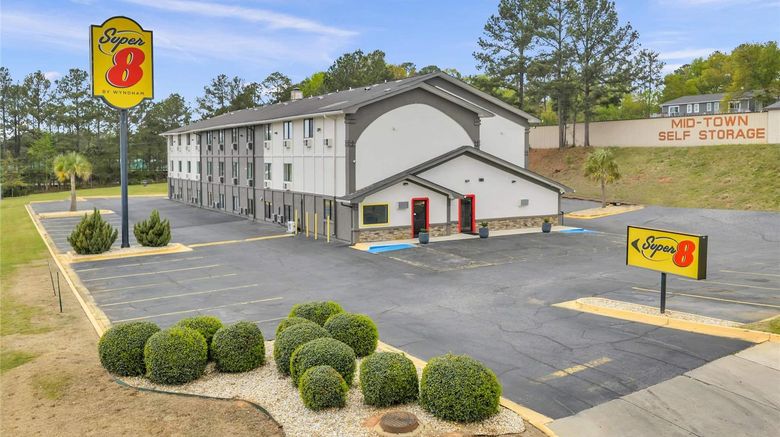 Super 8 Warner Robins Exterior. Images powered by <a href="https://iceportal.shijigroup.com" target="_blank" rel="noopener">Ice Portal</a>.
