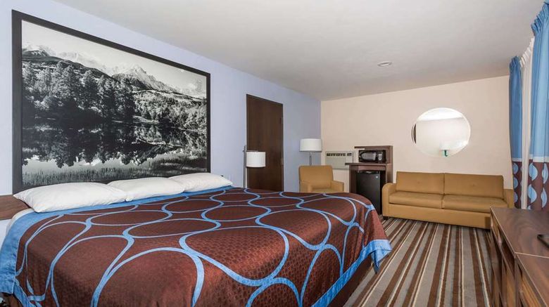 <b>Super 8 Longmont/Twin Peaks Suite</b>. Images powered by <a href="https://iceportal.shijigroup.com/" title="IcePortal" target="_blank">IcePortal</a>.