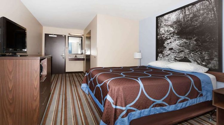 Super 8 Longmont/Twin Peaks Room