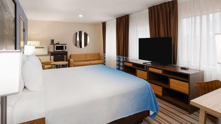 Super 8 Longmont/Twin Peaks Suite