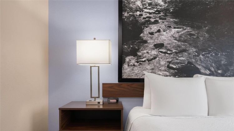 Super 8 Longmont/Twin Peaks Room