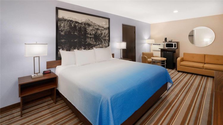 Super 8 Longmont/Twin Peaks Suite
