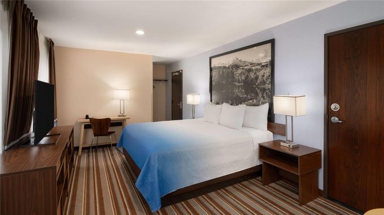 Super 8 Longmont/Twin Peaks Suite