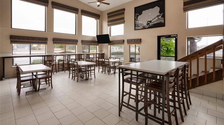 Super 8 Longmont/Twin Peaks Lobby