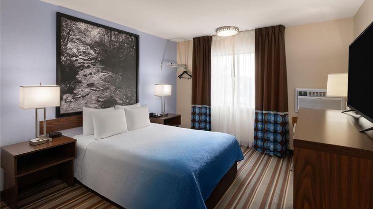 Super 8 Longmont/Twin Peaks Room
