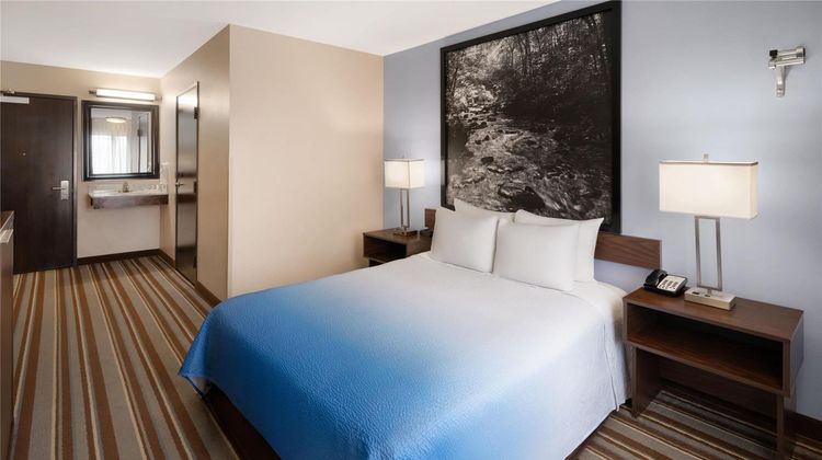 Super 8 Longmont/Twin Peaks Room