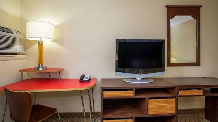 Super 8 Craig Room