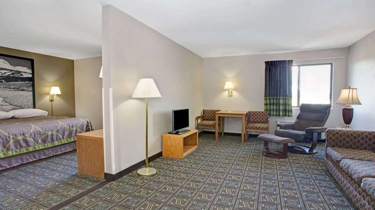 Super 8 Fort Collins Suite