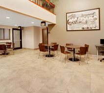 Super 8 Longmont/Del Camino Lobby