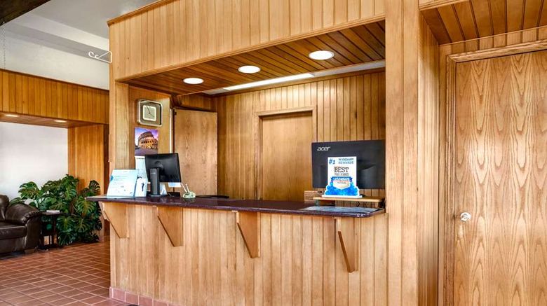 <b>Super 8 Cortez/Mesa Verde Area Lobby</b>. Images powered by <a href="https://iceportal.shijigroup.com/" title="IcePortal" target="_blank">IcePortal</a>.