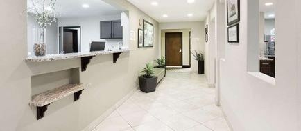 Super 8 Montrose Lobby