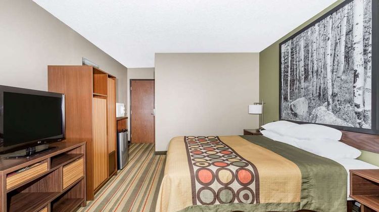 Super 8 Montrose Room