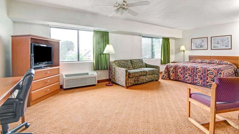 <b>Super 8 Stamford/New York City Area Suite</b>. Images powered by <a href="https://iceportal.shijigroup.com/" title="IcePortal" target="_blank">IcePortal</a>.