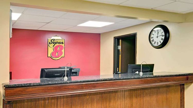 Super 8 Stamford/New York City Area Lobby