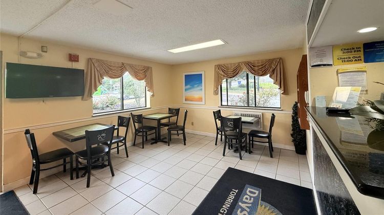 Days Inn Torrington Lobby