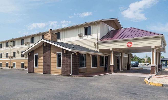 Super 8 Boise Exterior