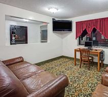 Super 8 Crystal Lake Lobby