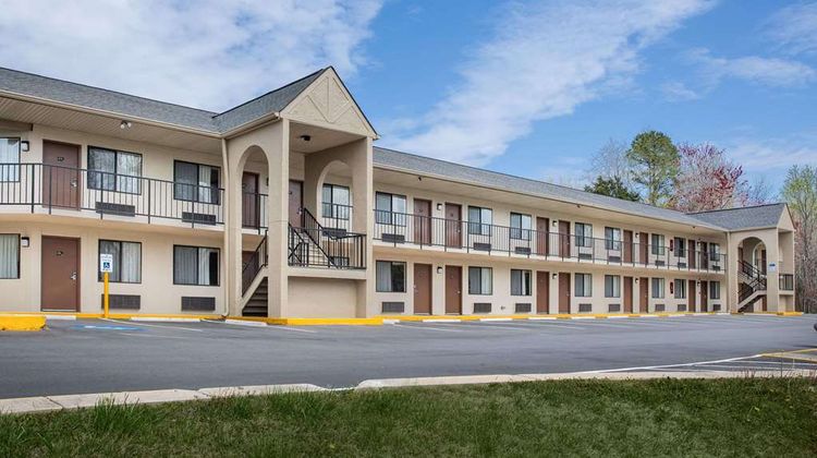 Super 8 Burlington Exterior