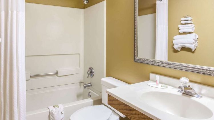 Super 8 Charlotte/Amusement Park Area Room