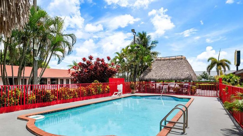 <b>Super 8 Florida City/Homestead Pool</b>. Images powered by <a href="https://iceportal.shijigroup.com/" title="IcePortal" target="_blank">IcePortal</a>.