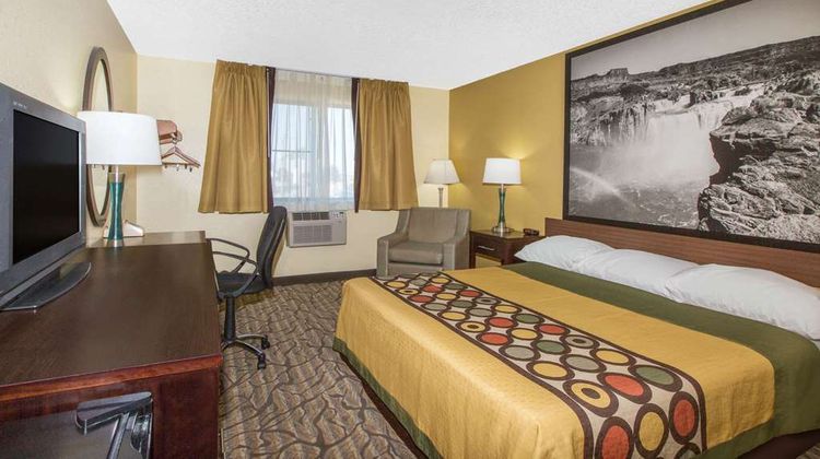 Super 8 Nampa Room