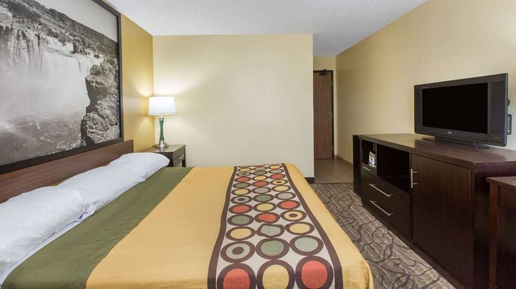 Super 8 Nampa Room