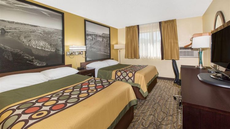 Super 8 Nampa Room