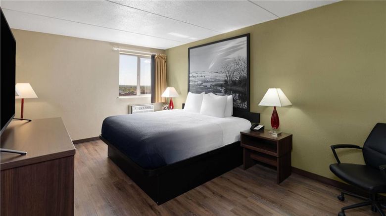 <b>Super 8 Garden of the Gods Room</b>. Images powered by <a href="https://iceportal.shijigroup.com/" title="IcePortal" target="_blank">IcePortal</a>.