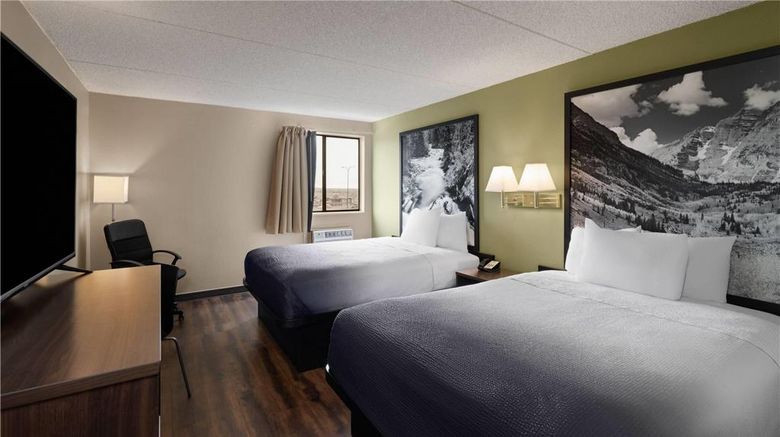 <b>Super 8 Garden of the Gods Room</b>. Images powered by <a href="https://iceportal.shijigroup.com/" title="IcePortal" target="_blank">IcePortal</a>.