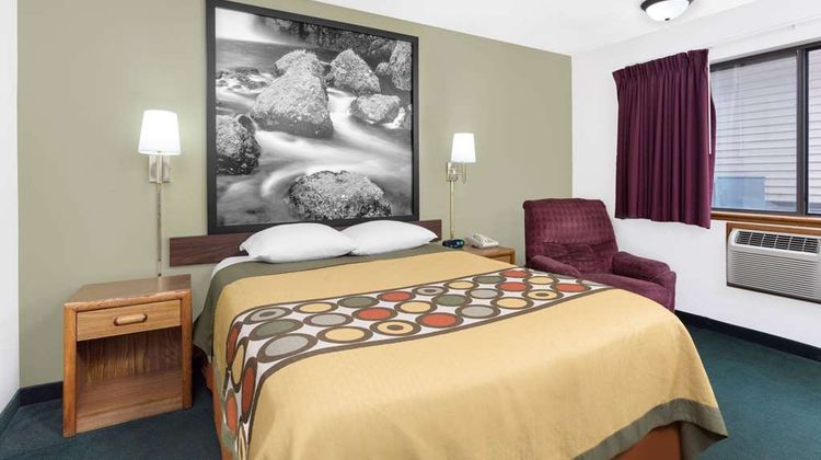 Super 8 Antigo Room