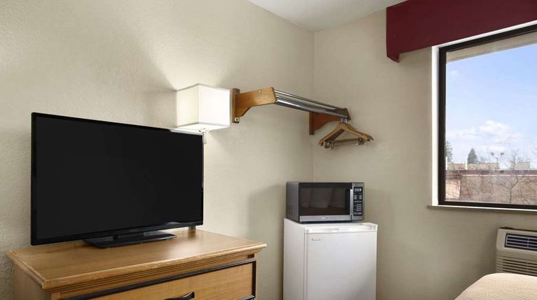 <b>Travelodge Of Battle Creek Room</b>. Images powered by <a href="https://iceportal.shijigroup.com/" title="IcePortal" target="_blank">IcePortal</a>.