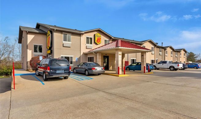 Super 8 Bloomington Exterior