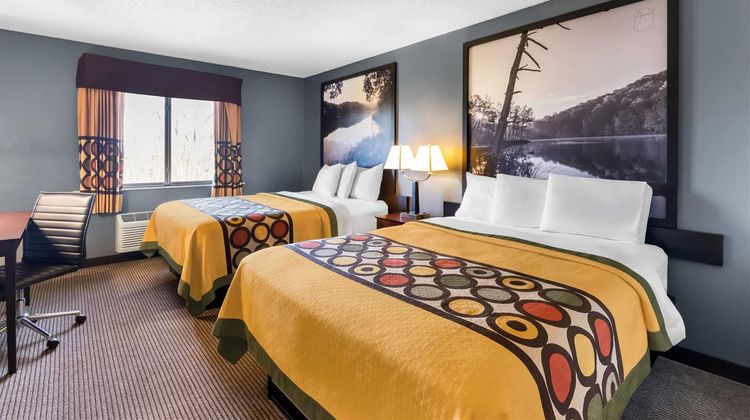 Super 8 Bloomington Room