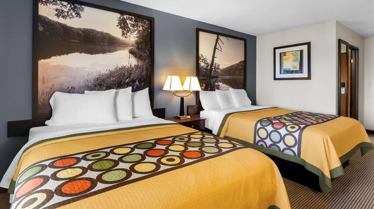 Super 8 Bloomington Room