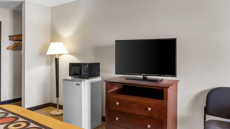 Super 8 Bloomington Room