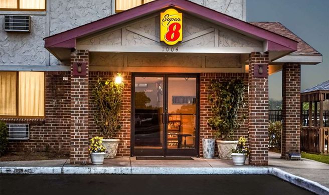 Super 8 Greenville Exterior